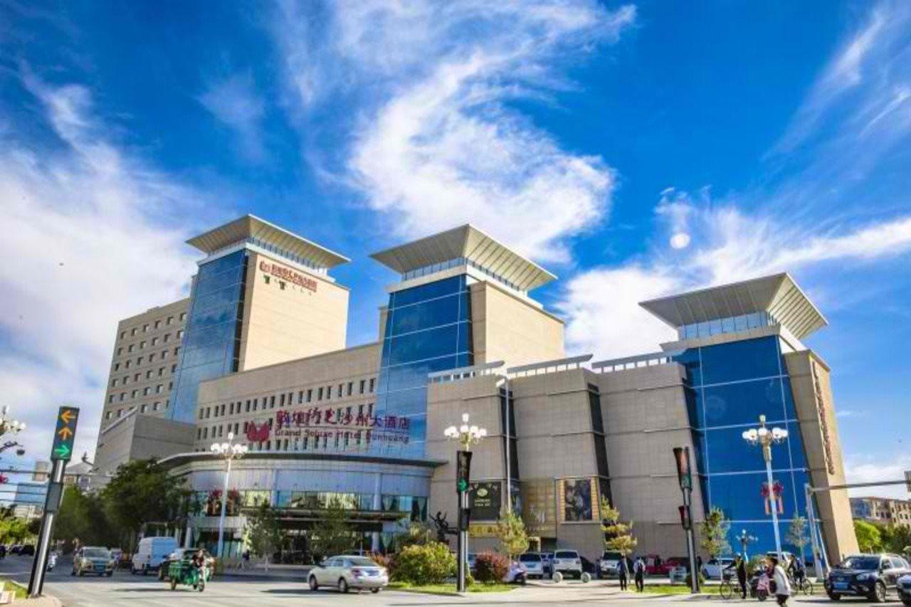 Grand Soluxe Hotel Dunhuang Dış mekan fotoğraf