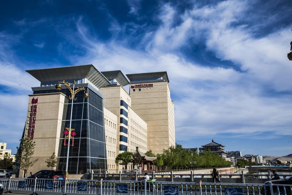 Grand Soluxe Hotel Dunhuang Dış mekan fotoğraf